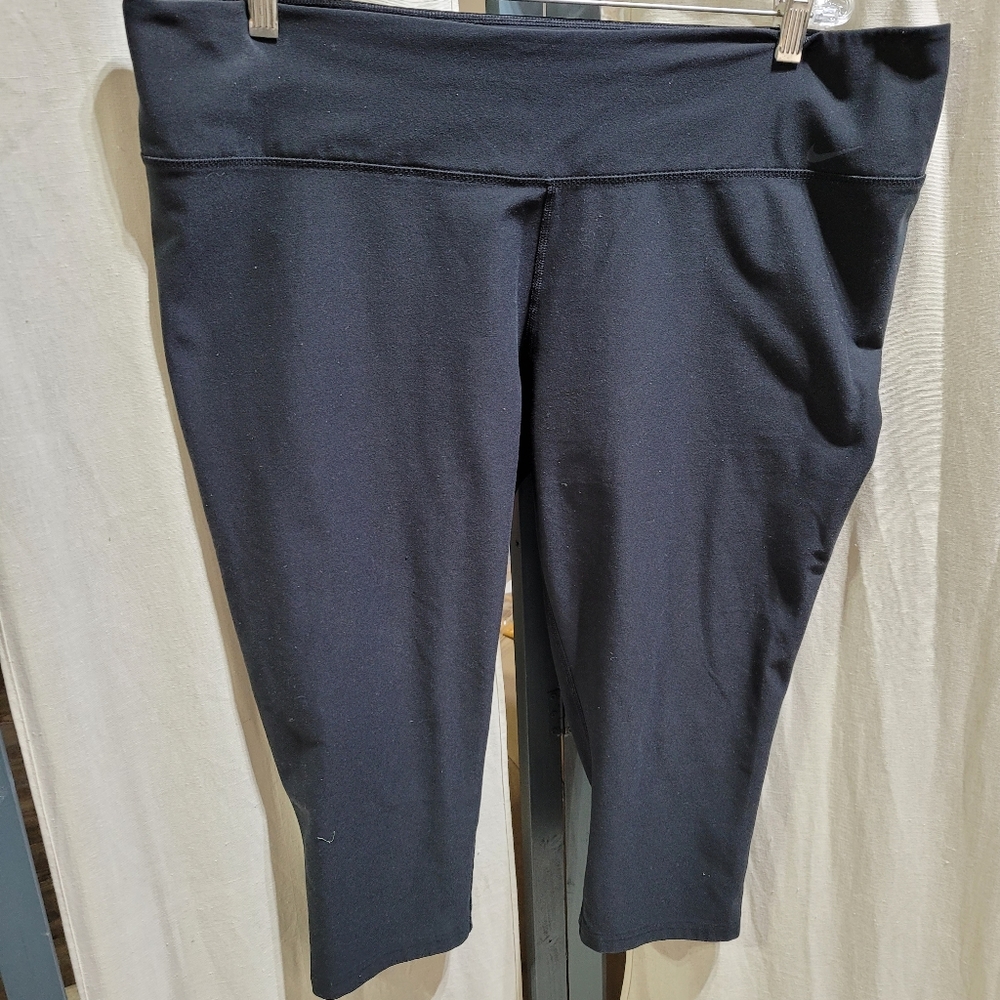 (4068) Dri Fit, one legend pant, Capri,  Size 3XL, Black,